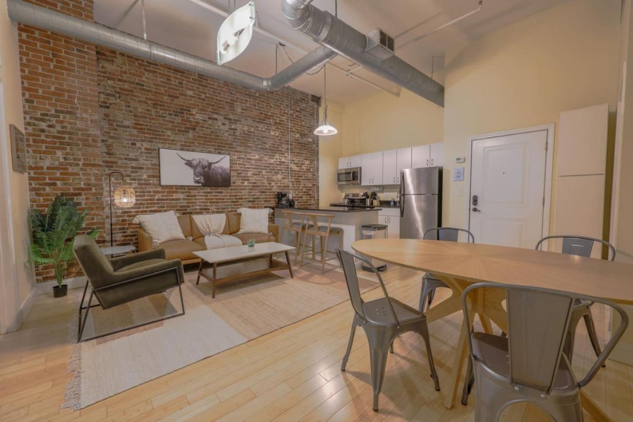 Apartment Stylish Exposed Brick 3 Bedroom *