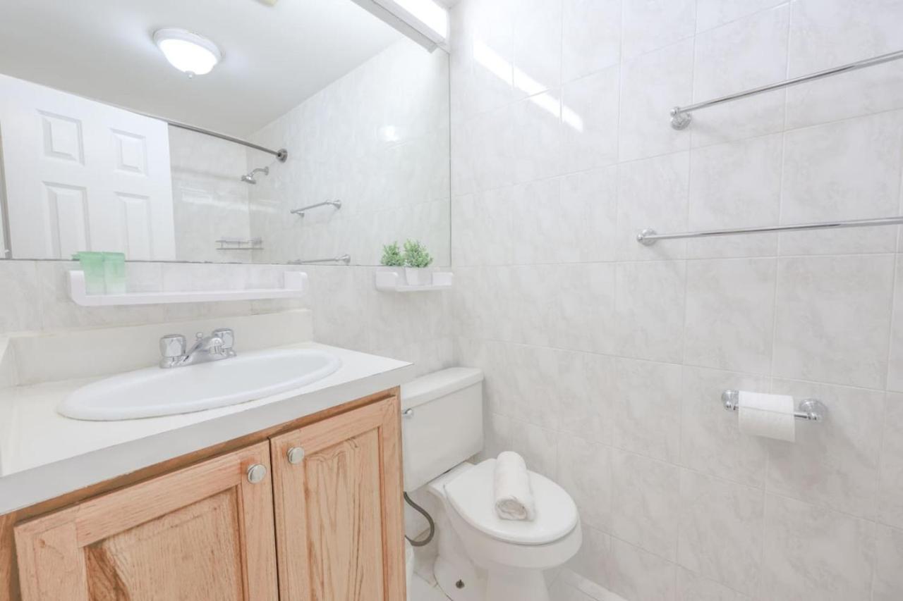 Chic 1 Bed Steps From Common