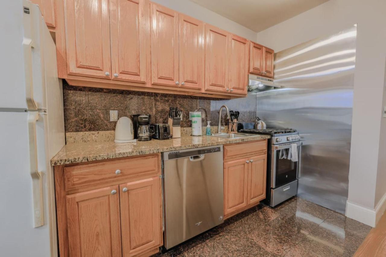 Chic 1 Bed Steps From Common *