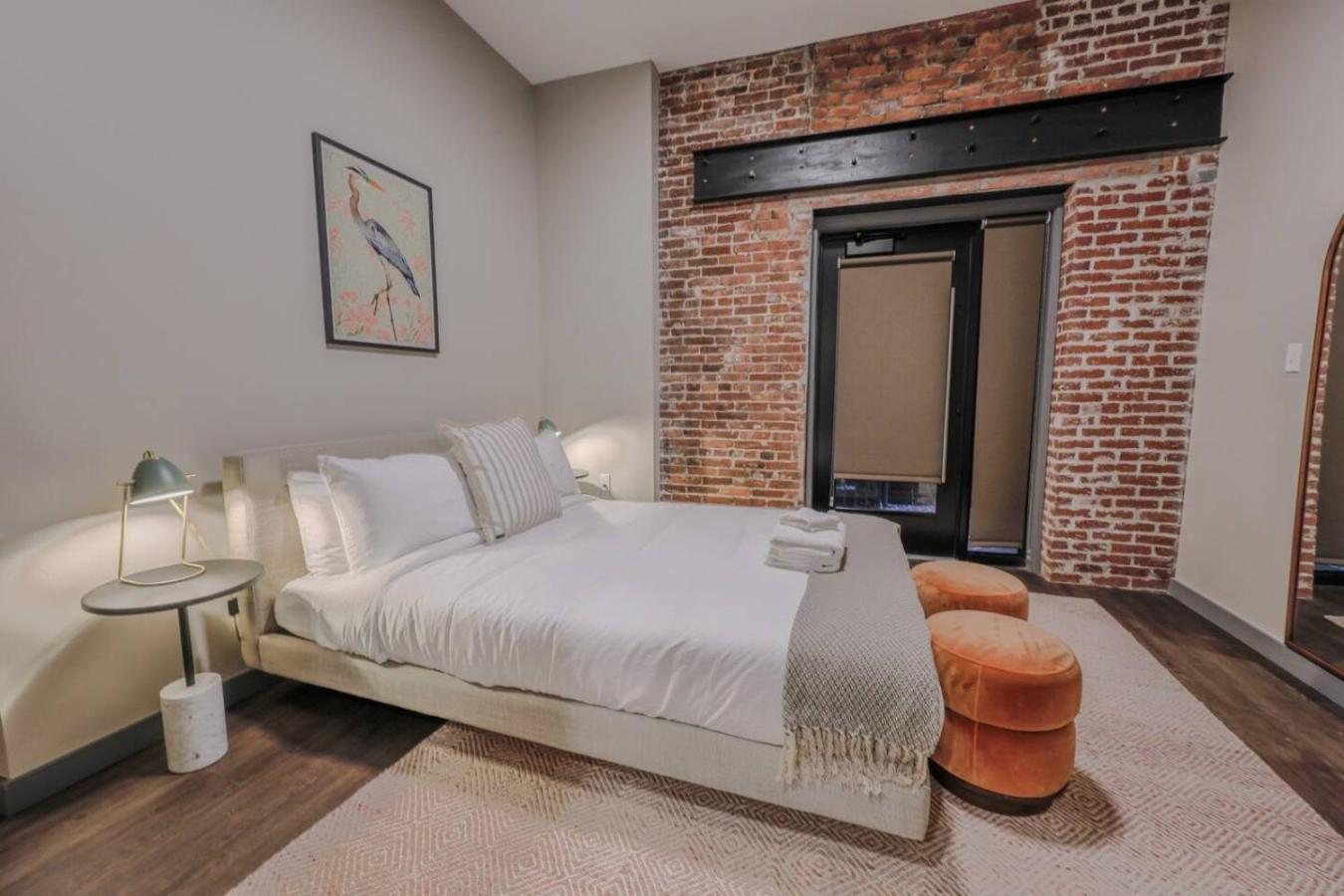 Stylish Downtown 2 Bedroom Boston
