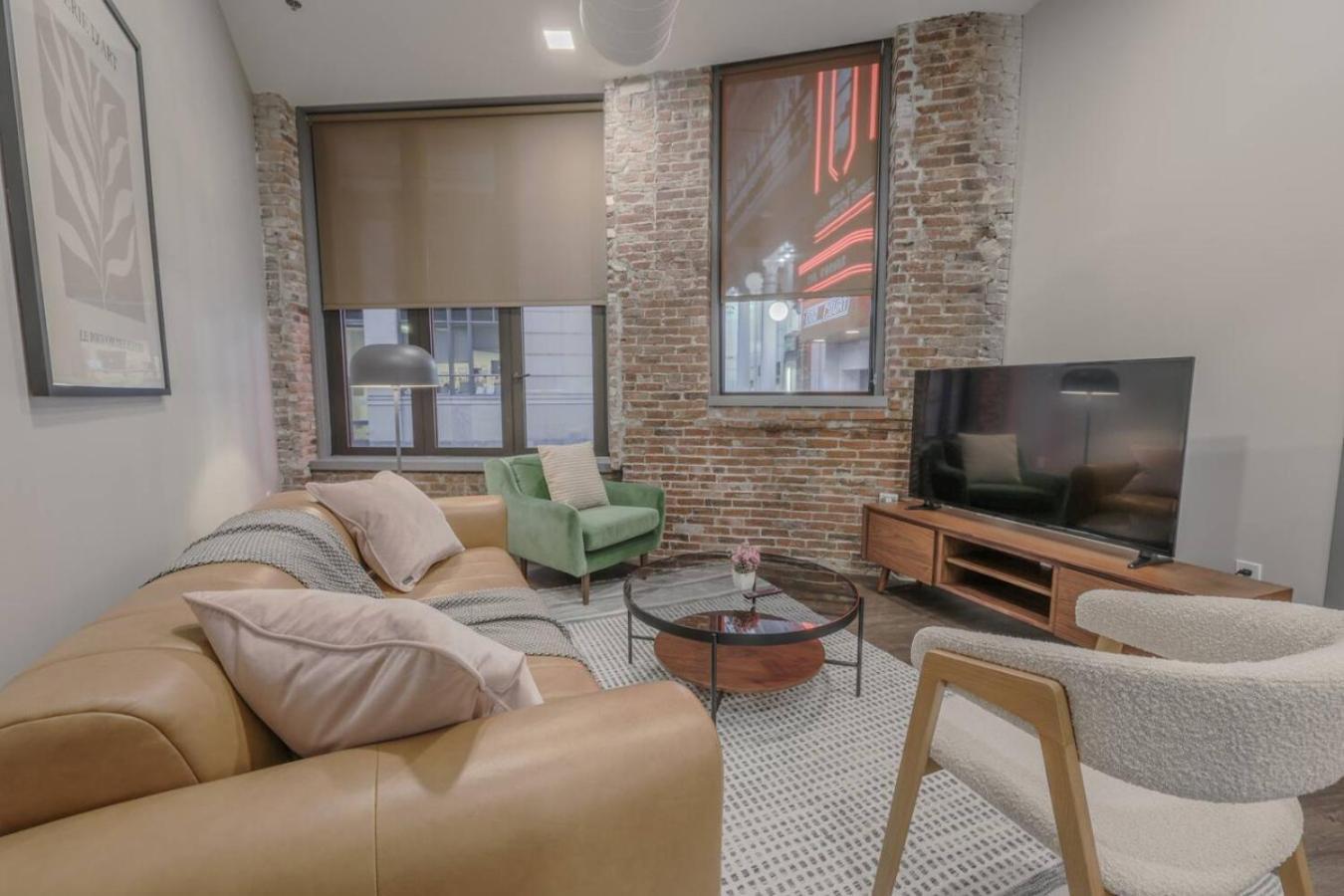Stylish Downtown 2 Bedroom Apartment