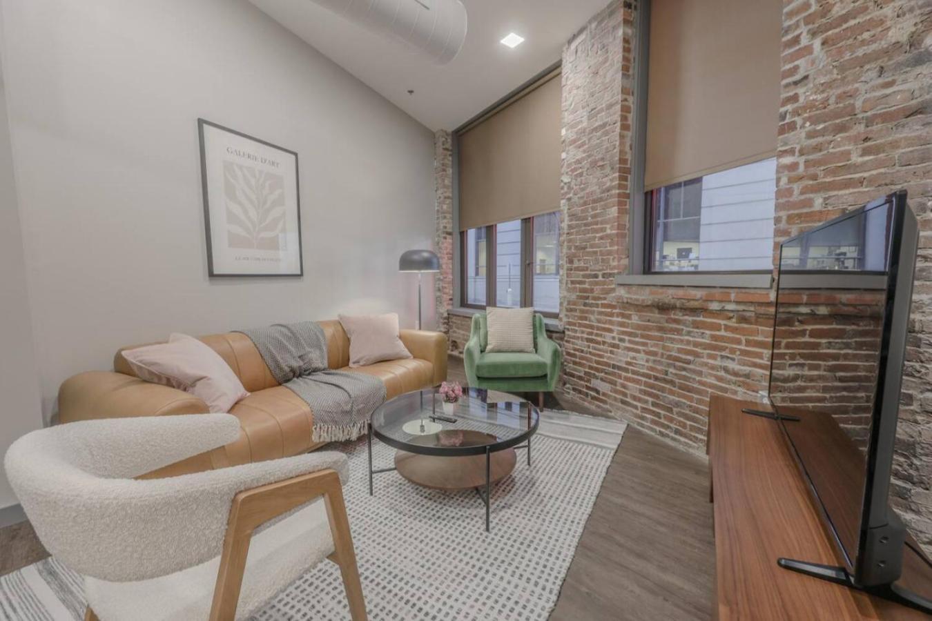 Stylish Downtown 2 Bedroom Boston