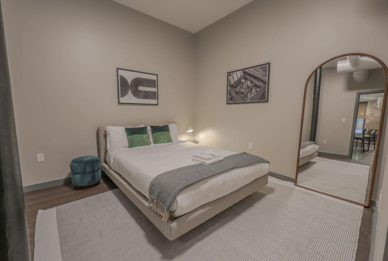 Classic And Chic 1 Bedroom Apartment