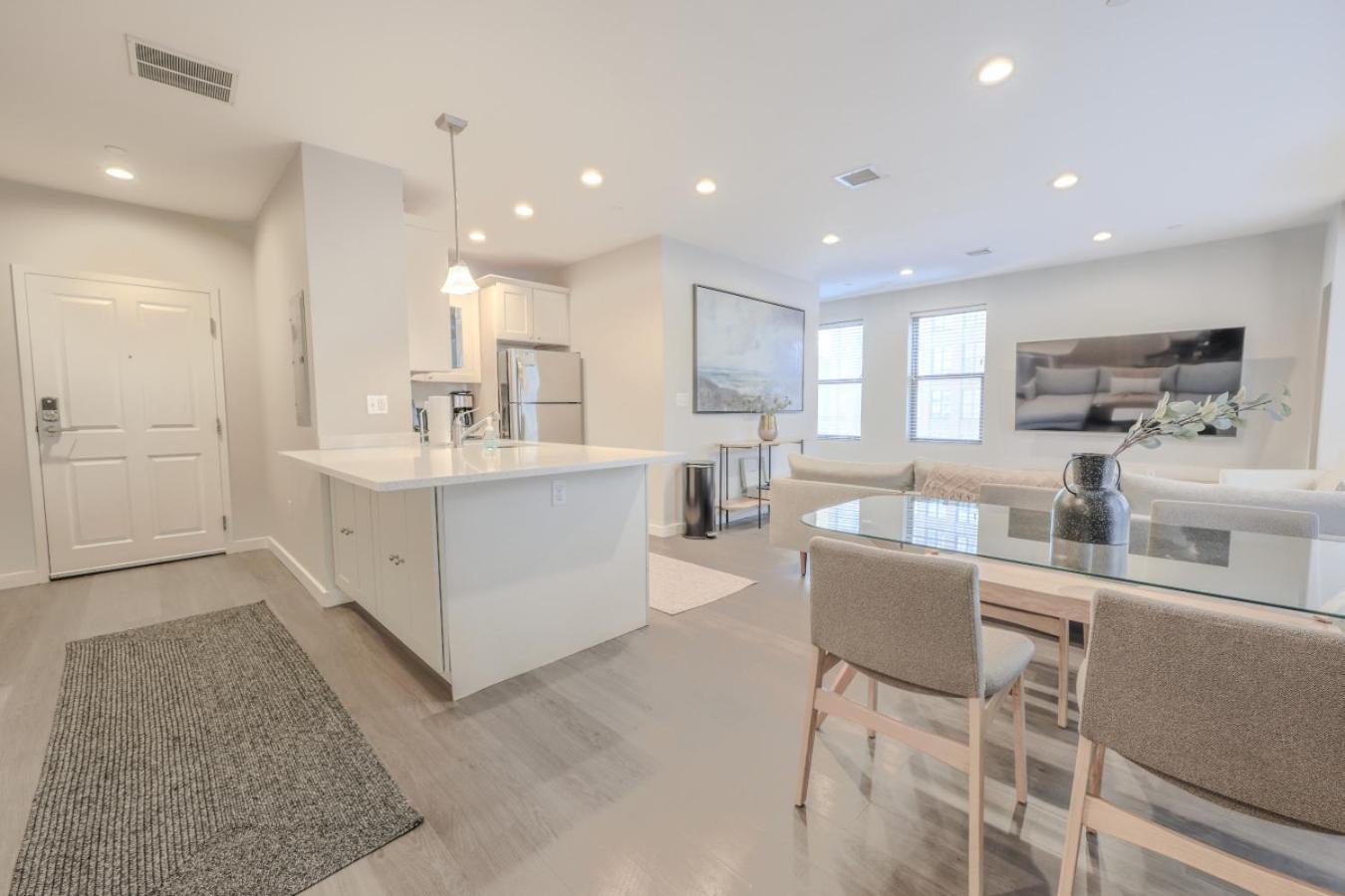 Apartment Luxury Loft Washer And Dryer Pet Friendly