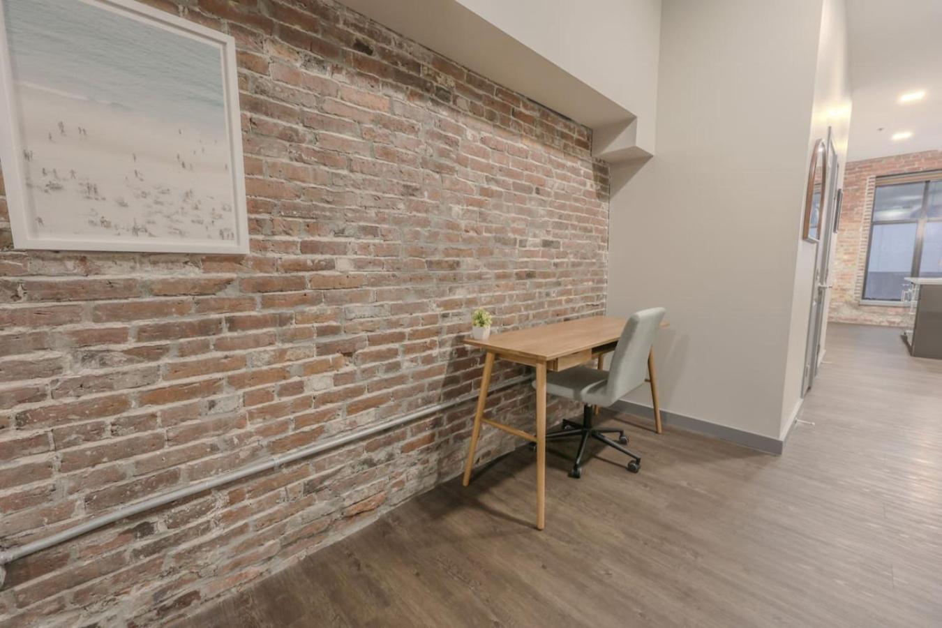 Elegant 2 Bedroom Prime Location Boston