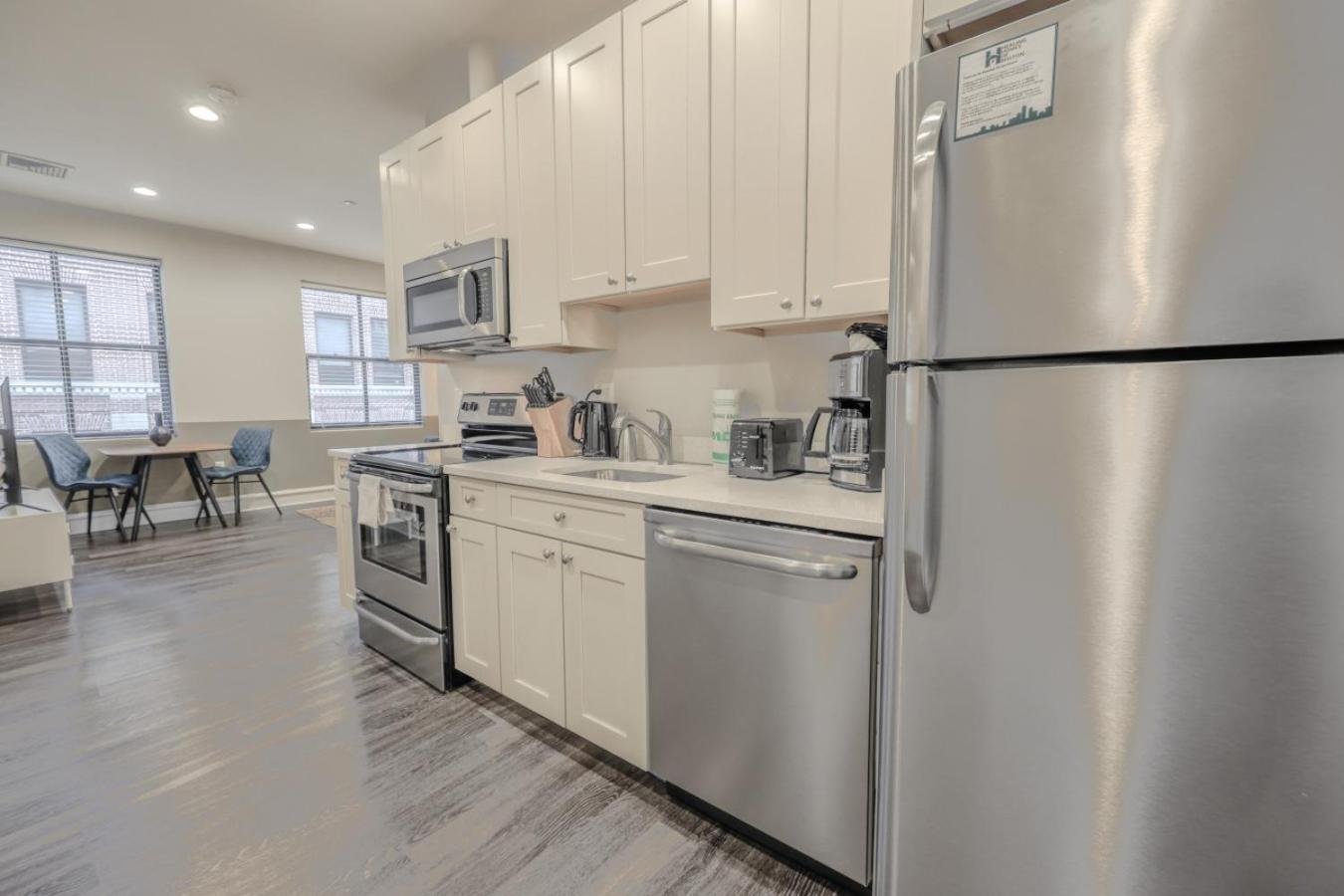 Financial District 1br Walk To Anything Apartment