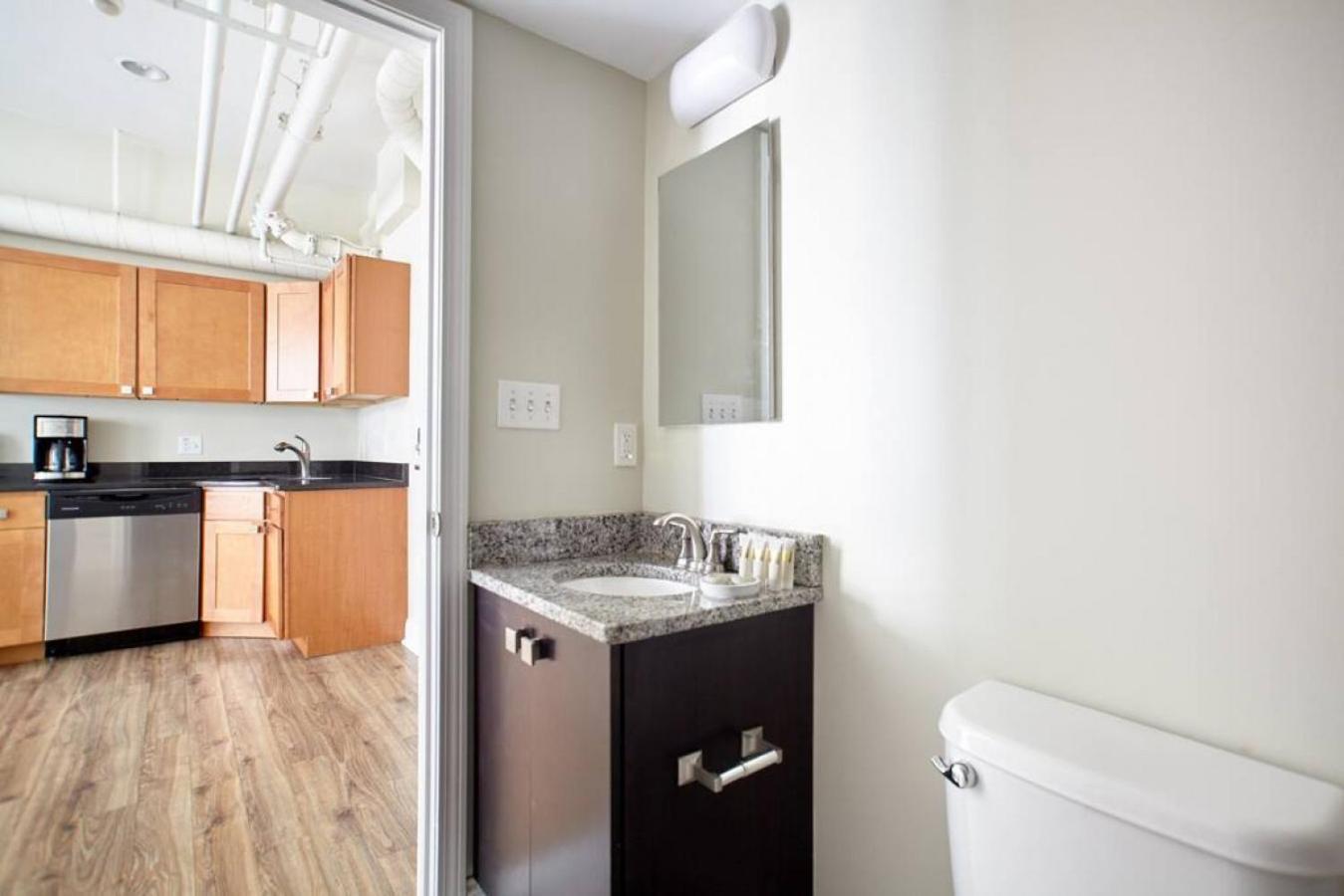 Fidi 2 Bedroom With Keyless Entry And Fully Furnished