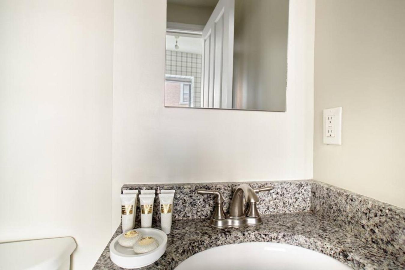 Fidi 2 Bedroom With Keyless Entry And Fully Furnished Boston