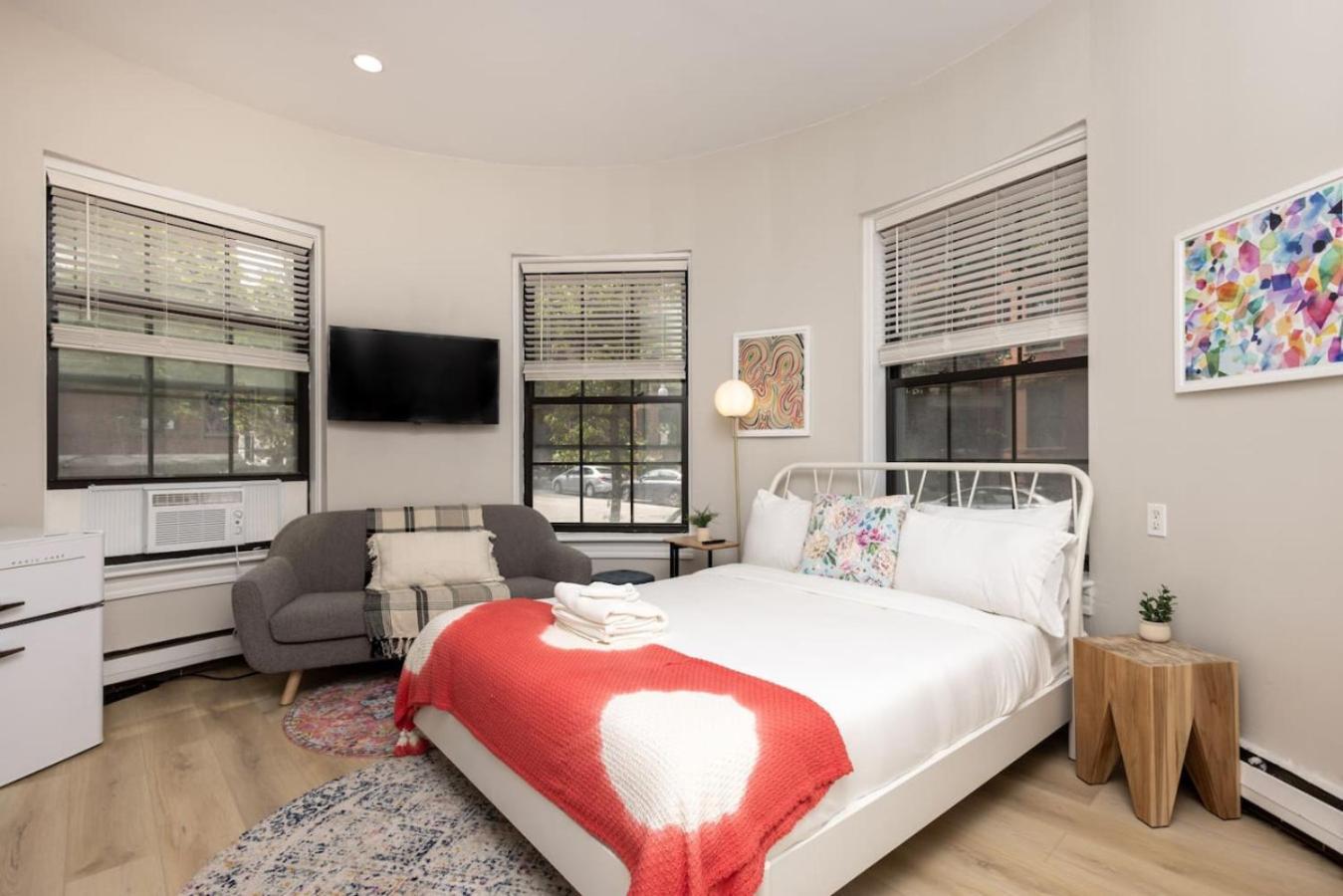 Retro On Quiet Street *