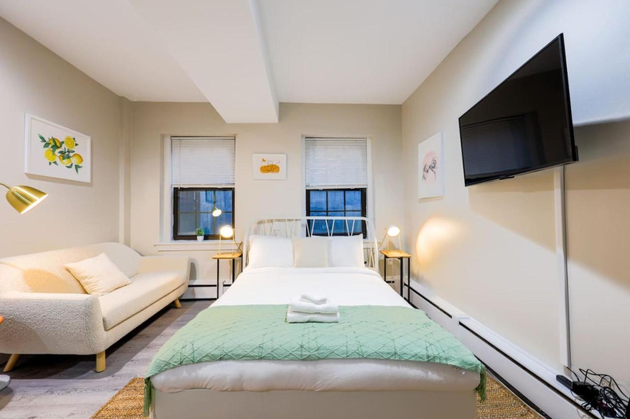 Nestled In Back Bay Apartment *