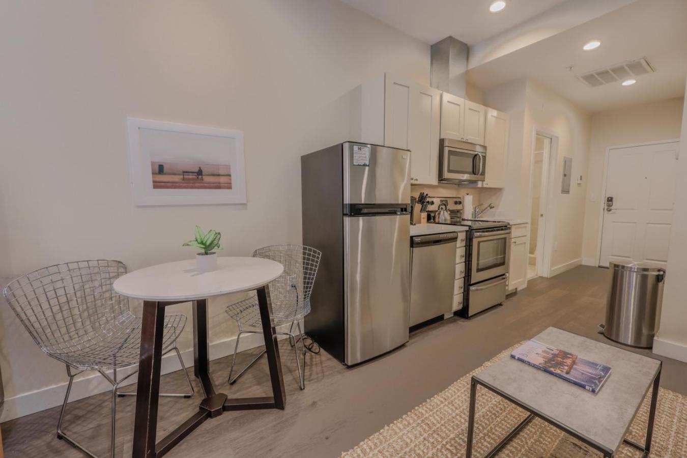 Apartment Serene Close To Mgh