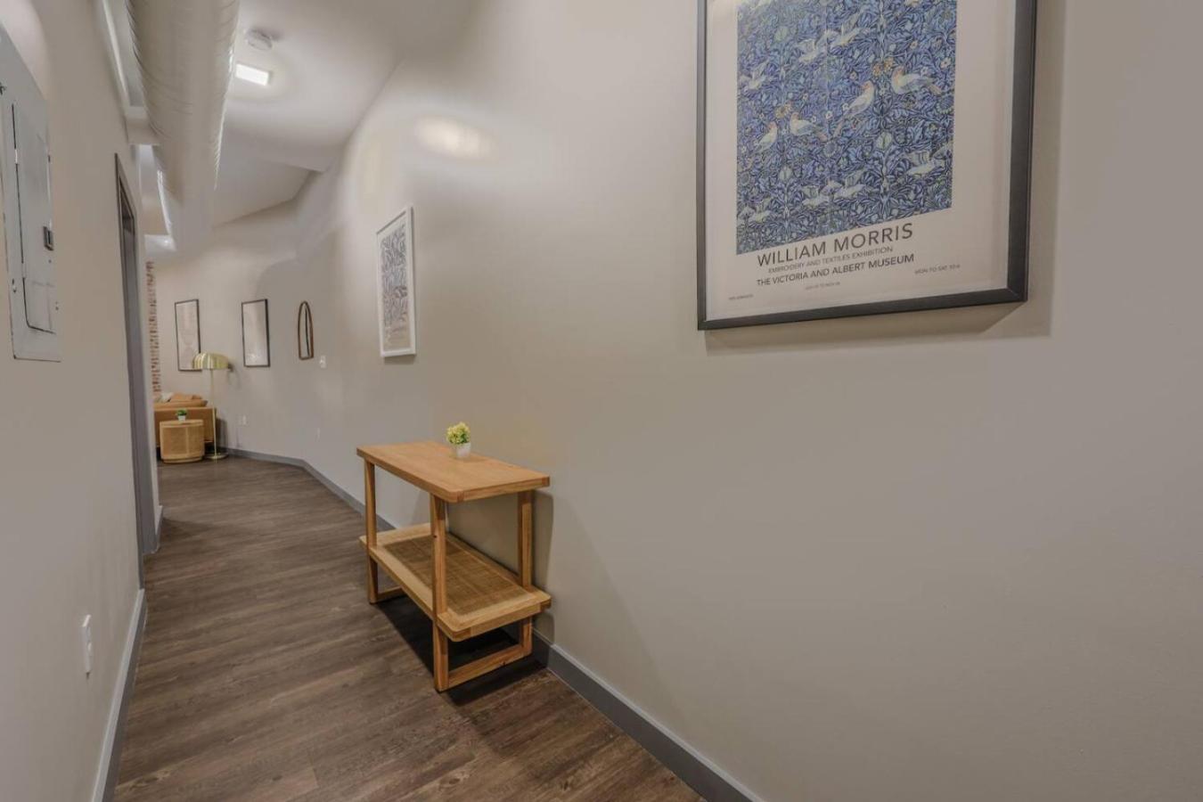 Luxurious Downtown 1 Bedroom *