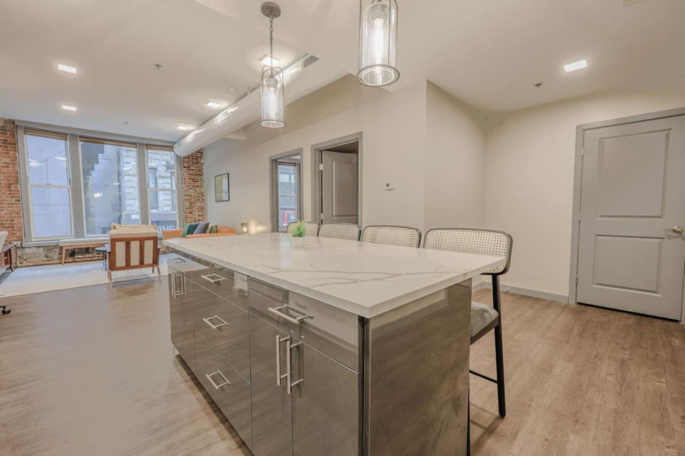 Downton Luxurious 2 Bed Apartment