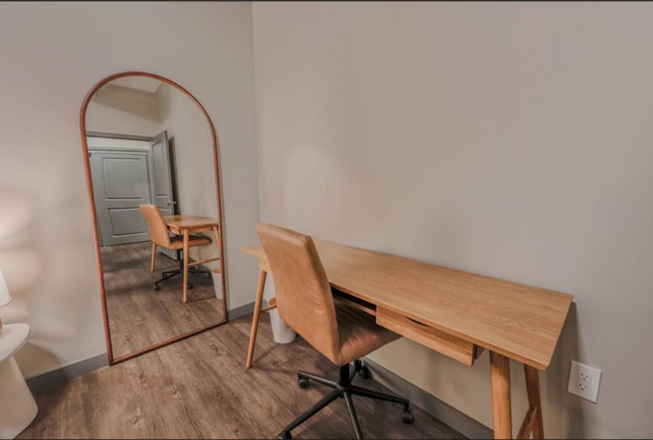 Chic Modern 2 Bed With Exposed Brick *