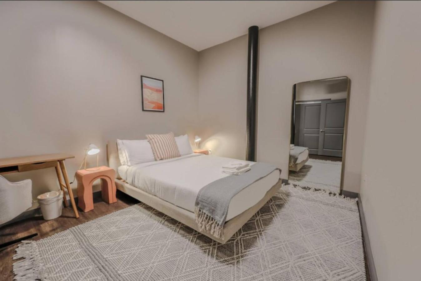 Apartment Chic Modern 2 Bed With Exposed Brick *