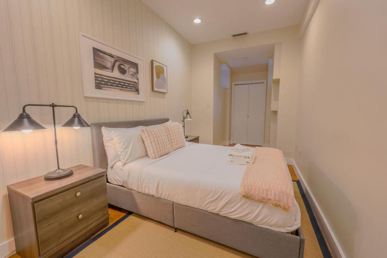 Classic 2bed 2bath W Patio In Back Bay Boston
