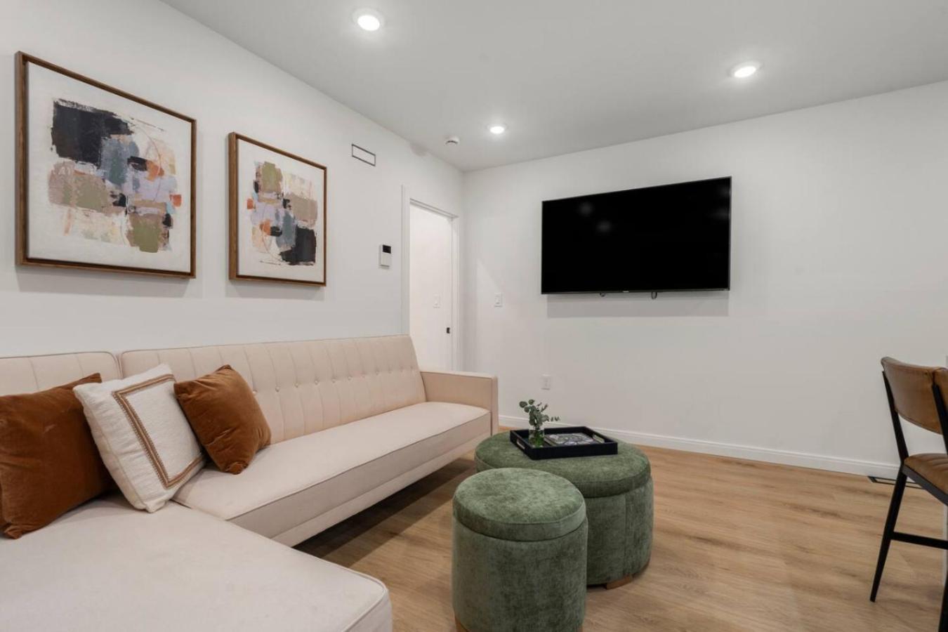 Apartment Modern Coastal Waterfront And Airport