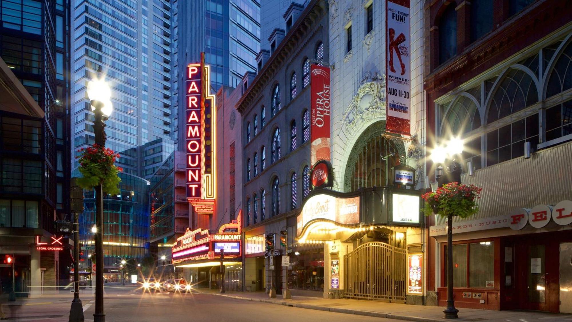 Apartment 1br In The Heart Of Downtown Famous Nightlife Theater District With Bed Full Of Promises Td Garden Common Park Mbta