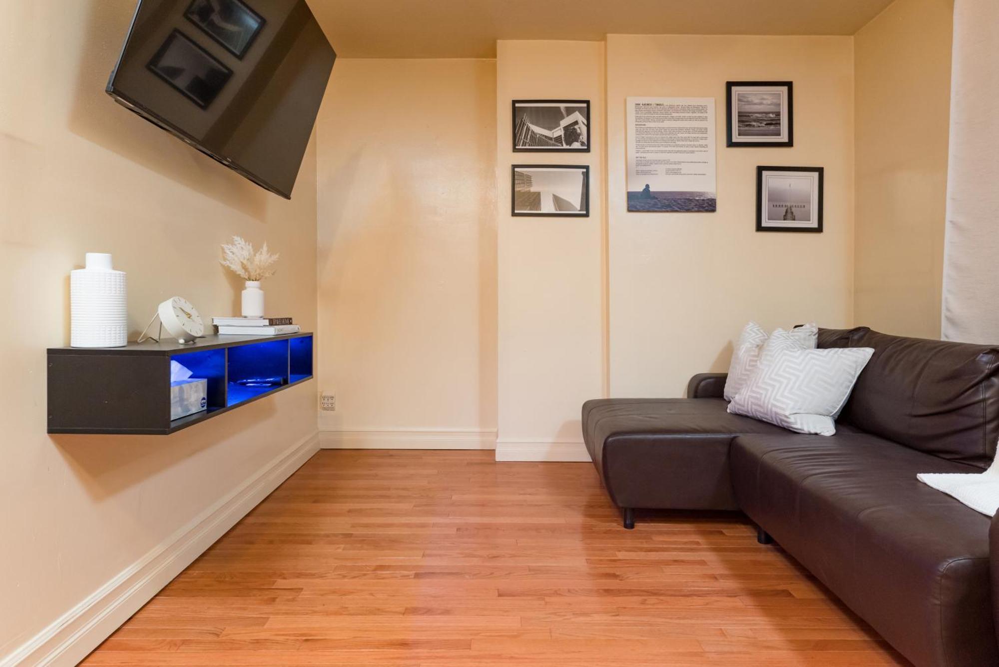 1br In The Heart Of Downtown Famous Nightlife Theater District With Bed Full Of Promises Td Garden Common Park Mbta Apartment Boston