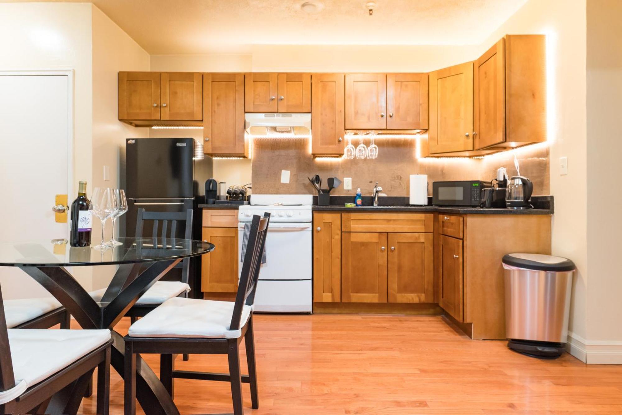 1br In The Heart Of Downtown Famous Nightlife Theater District With Bed Full Of Promises Td Garden Common Park Mbta Apartment