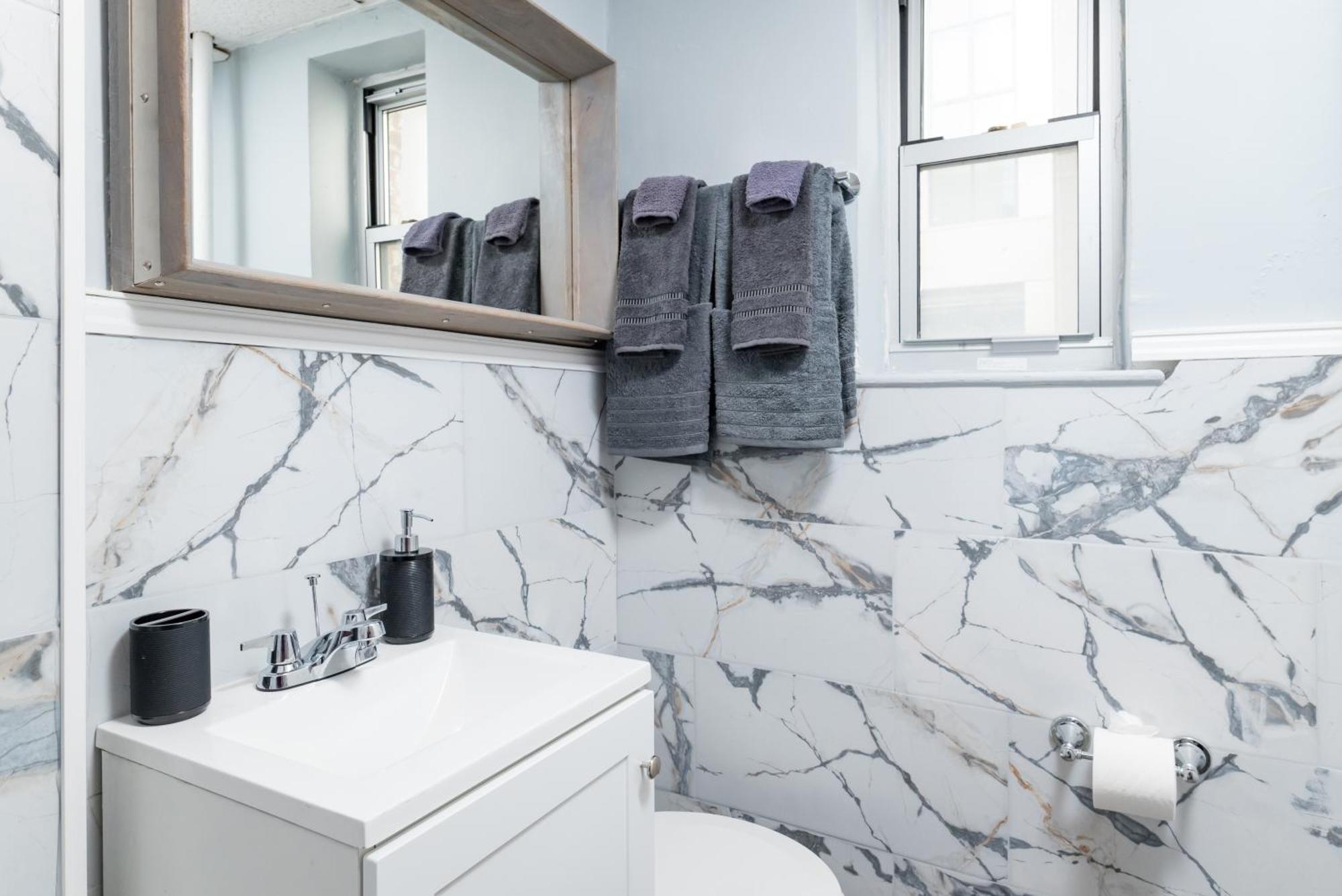 1br In The Heart Of Downtown Famous Nightlife Theater District With Bed Full Of Promises Td Garden Common Park Mbta Apartment Boston