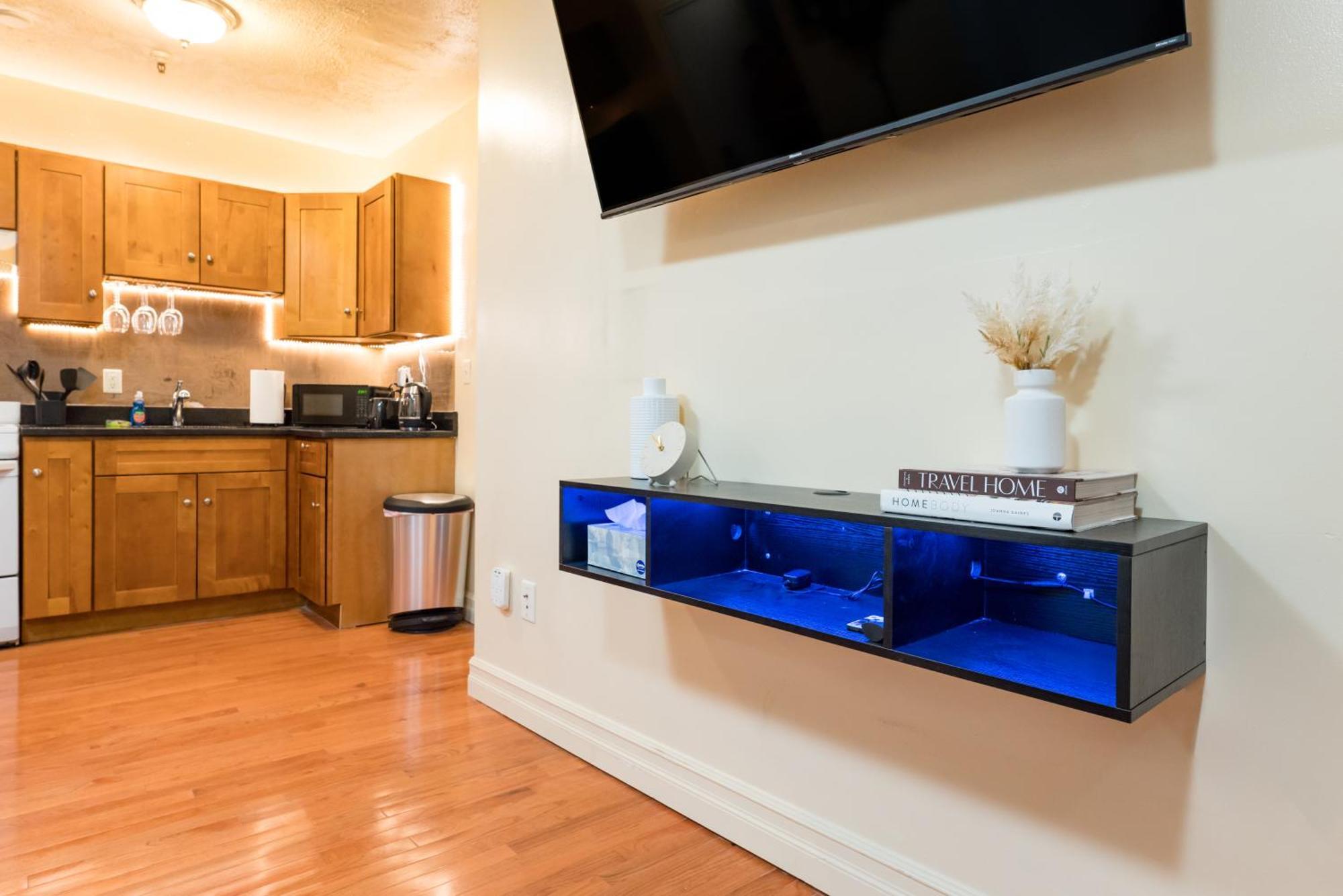 1br In The Heart Of Downtown Famous Nightlife Theater District With Bed Full Of Promises Td Garden Common Park Mbta Apartment