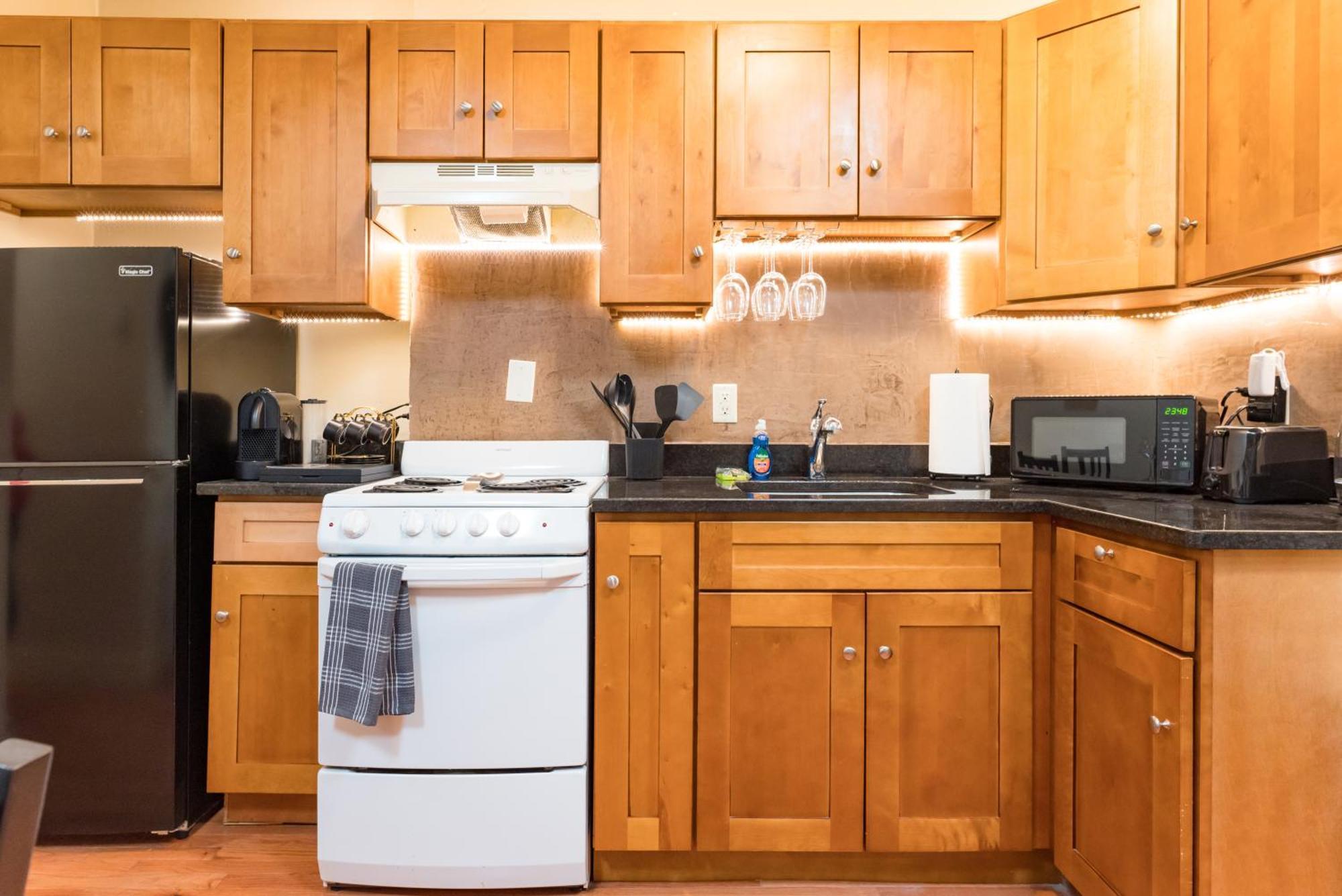 Apartment 1br In The Heart Of Downtown Famous Nightlife Theater District With Bed Full Of Promises Td Garden Common Park Mbta *