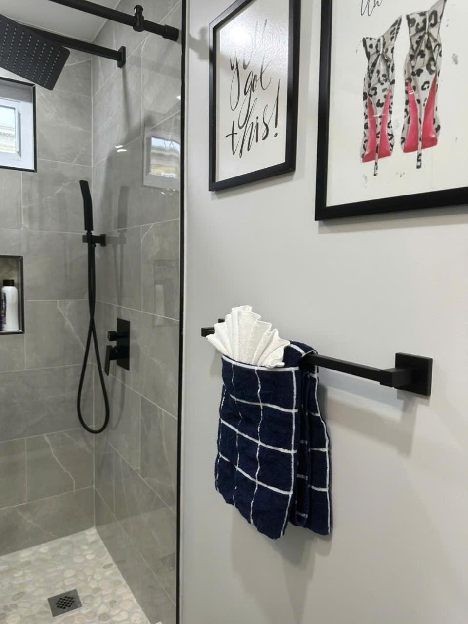 85b Brand New 3br, 2ba, Walk To Transit, Near Apartment