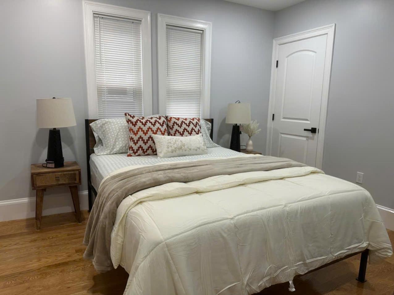 Apartment 85b Brand New 3br, 2ba, Walk To Transit, Near *