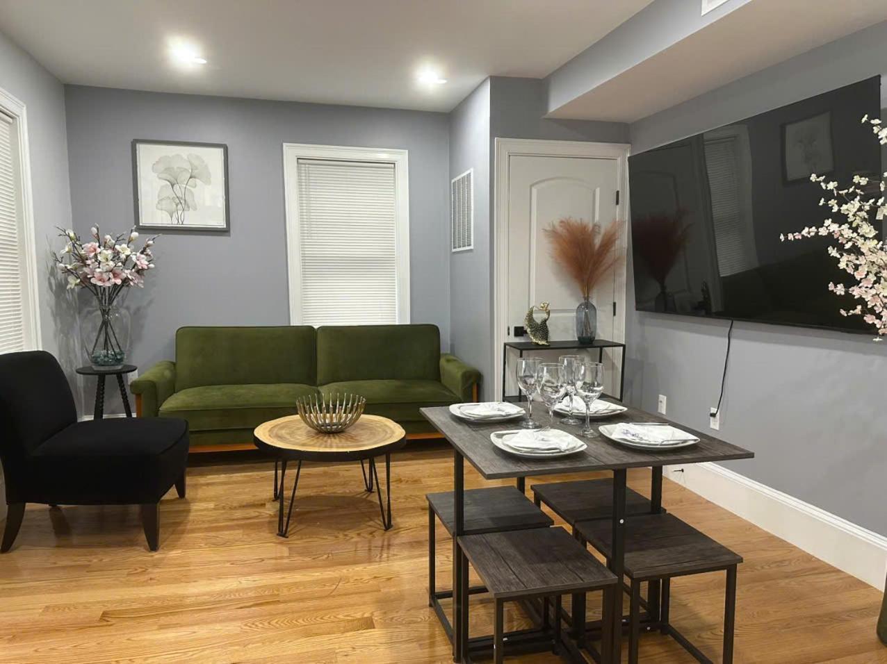 85b Brand New 3br, 2ba, Walk To Transit, Near Apartment