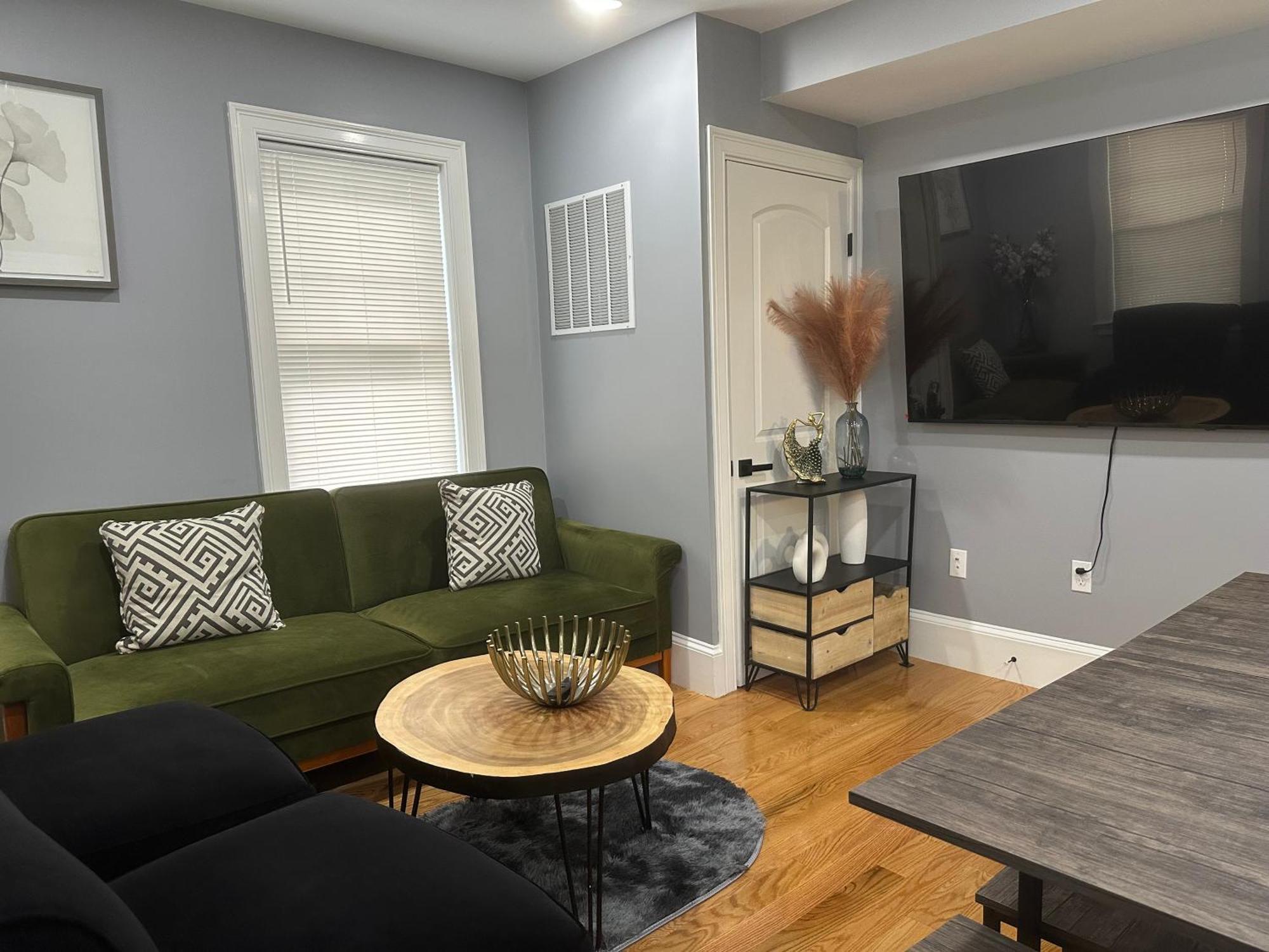Apartment 85b Brand New 3br, 2ba, Walk To Transit, Near