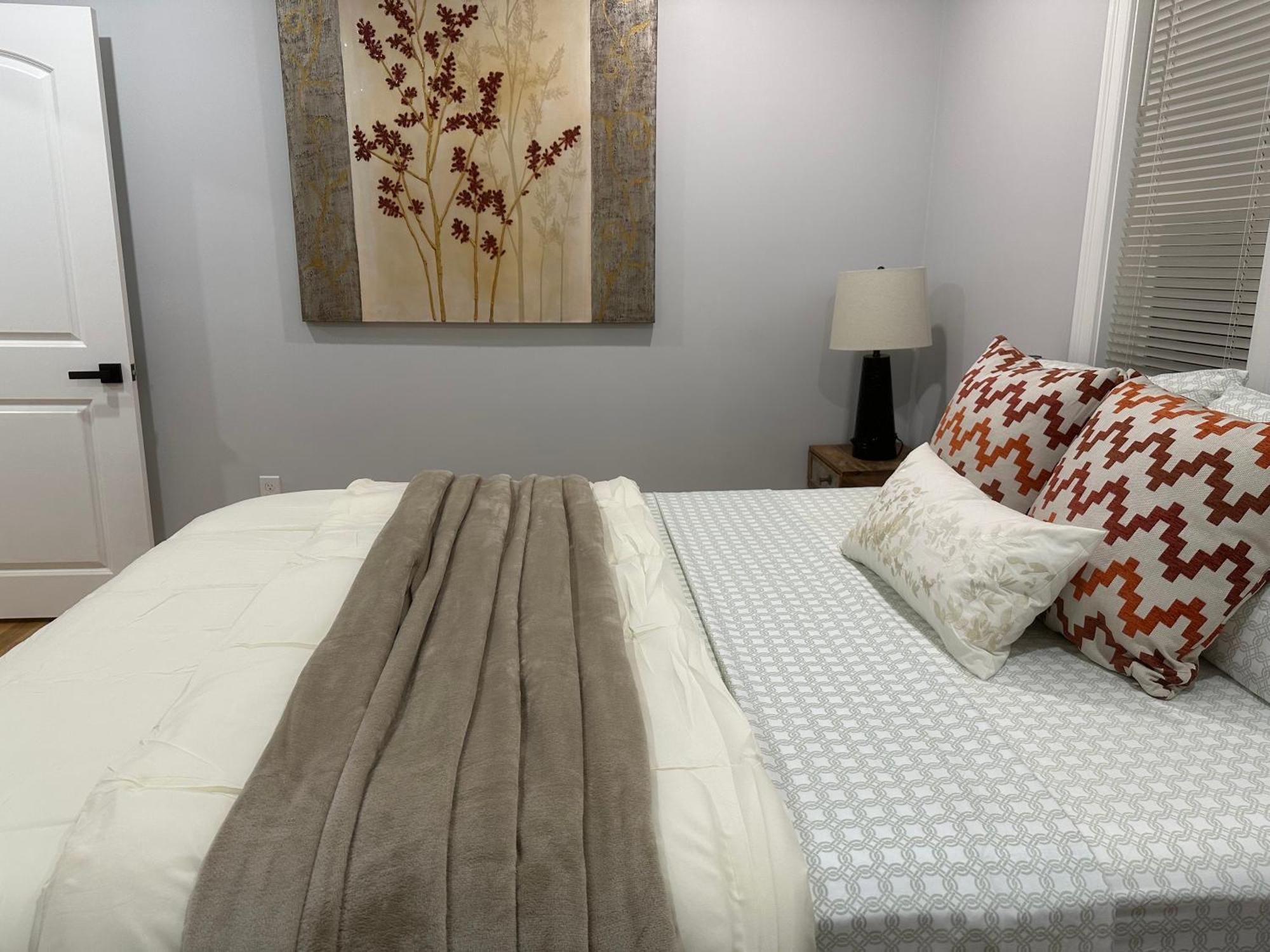 Apartment 85b Brand New 3br, 2ba, Walk To Transit, Near