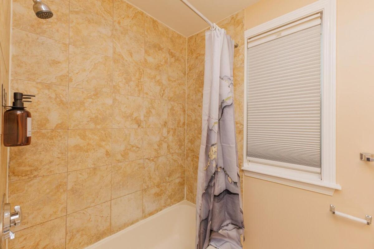 In-unit Laundry Your Family And Friends Space *