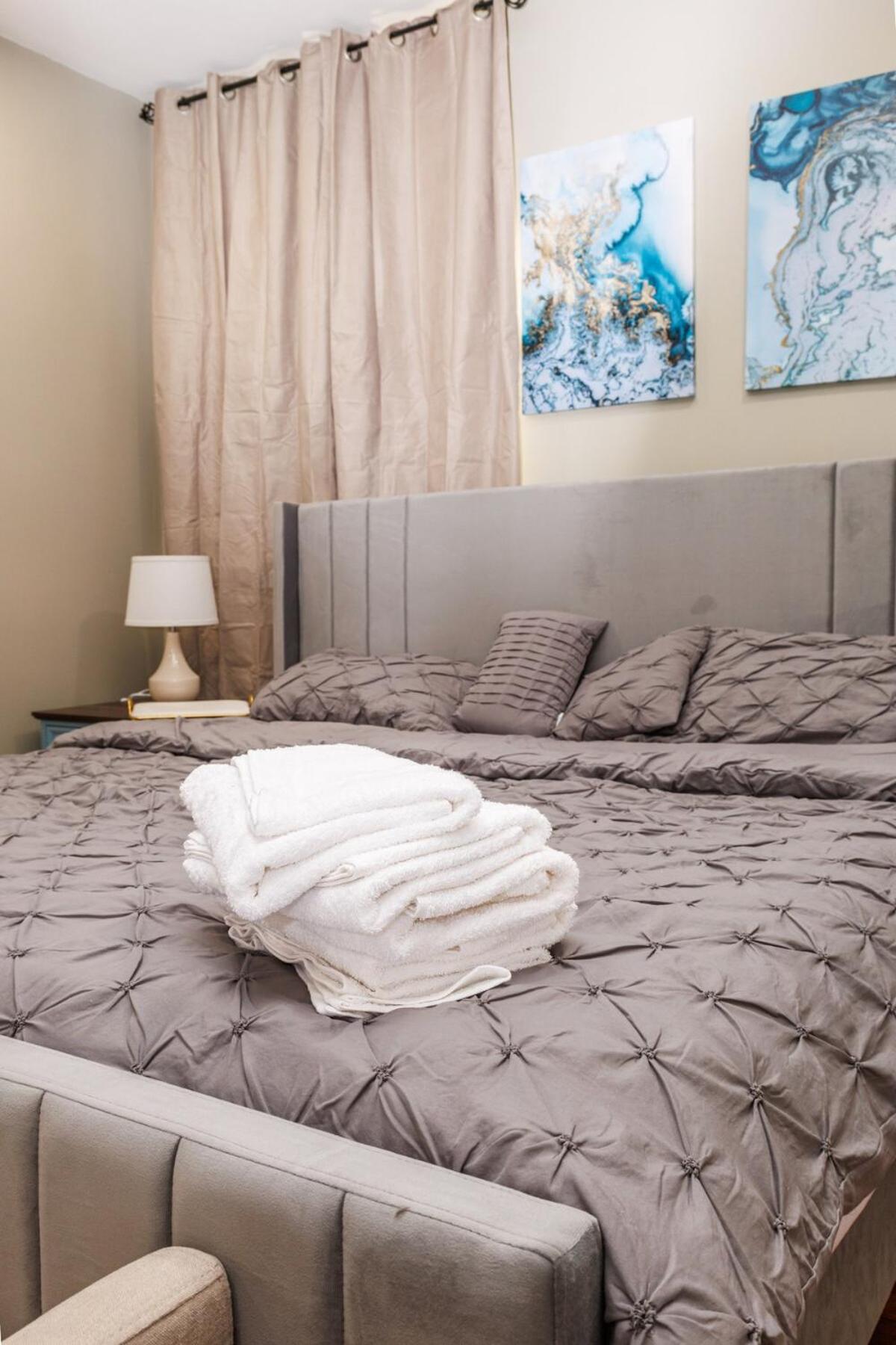 In-unit Laundry Your Family And Friends Space *