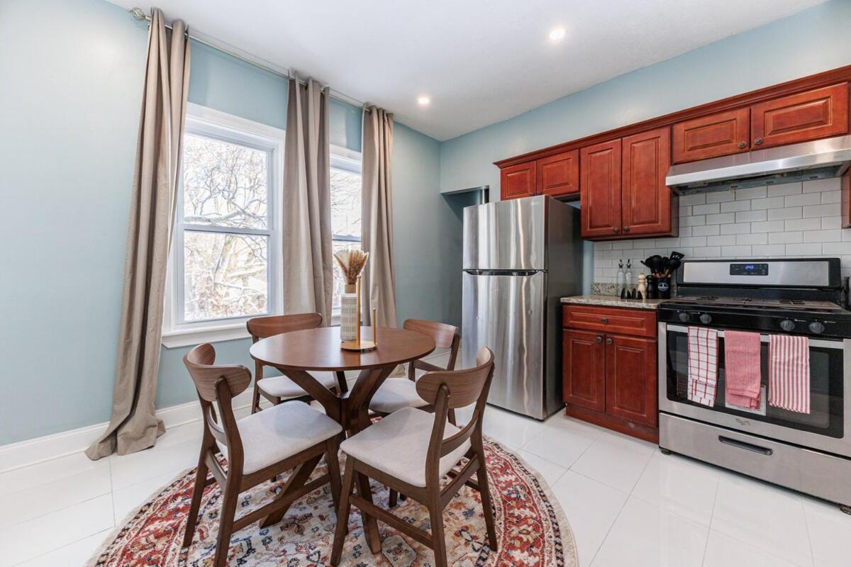 Stylish 3 Bedroom Apartment *