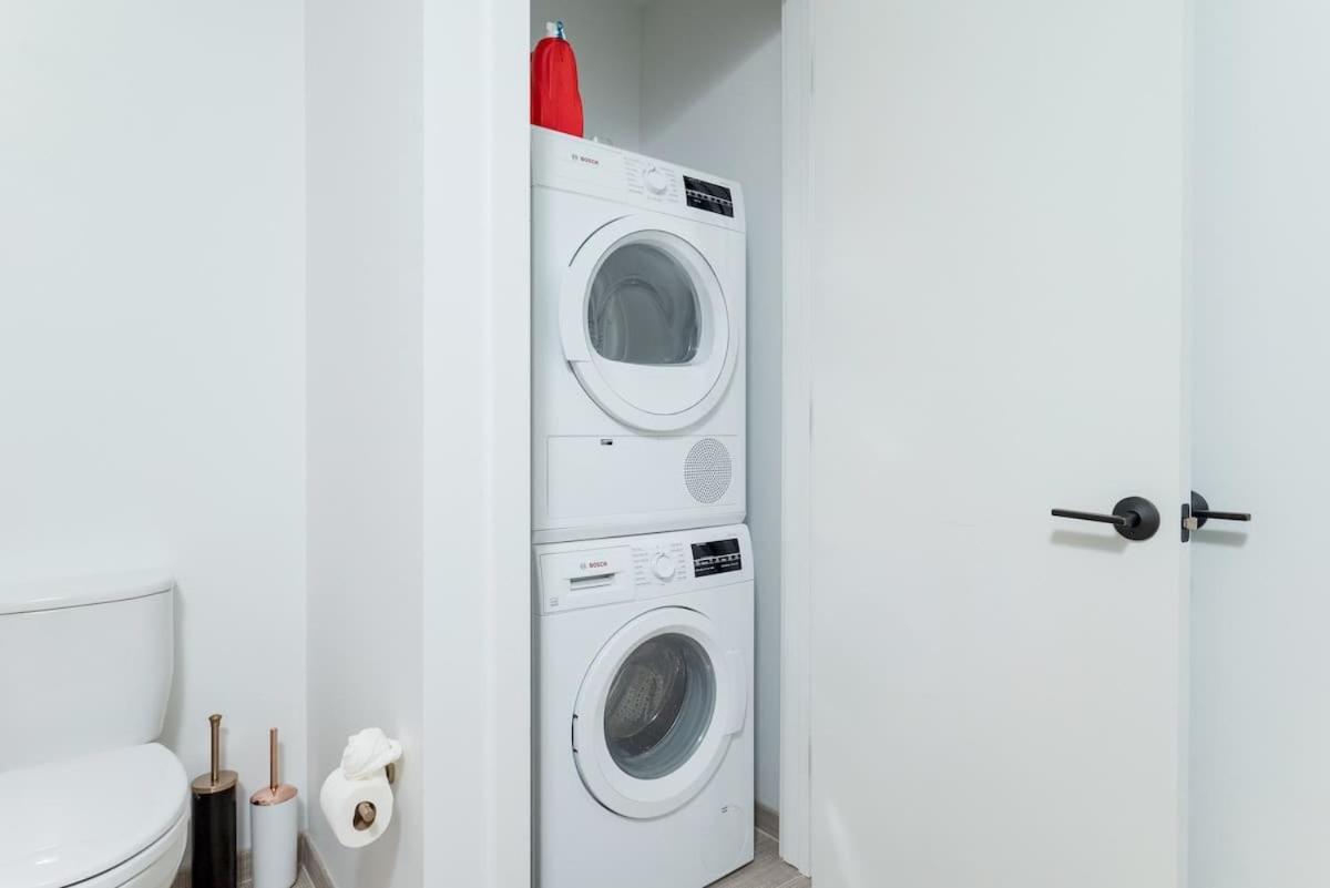 Back-bay Lux 2br With Rooftop And Parking *