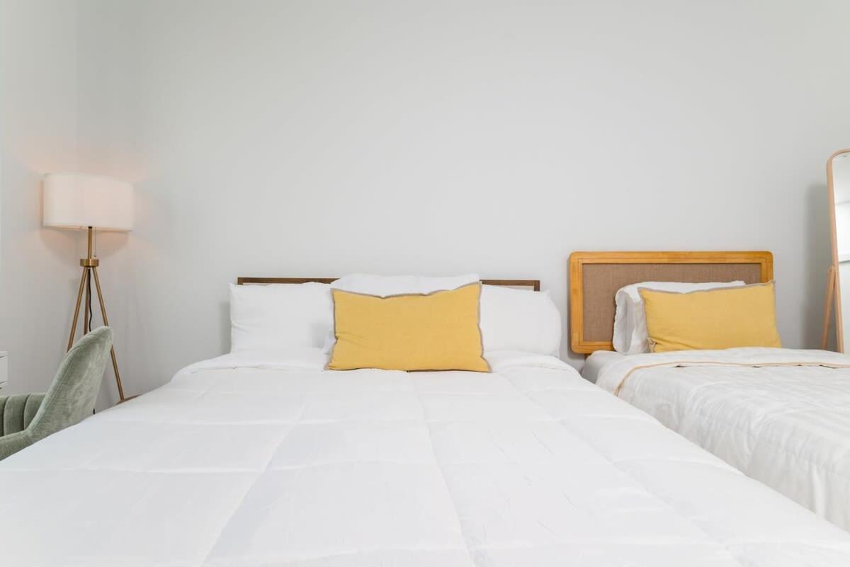 Back-bay Lux 2br With Rooftop And Parking