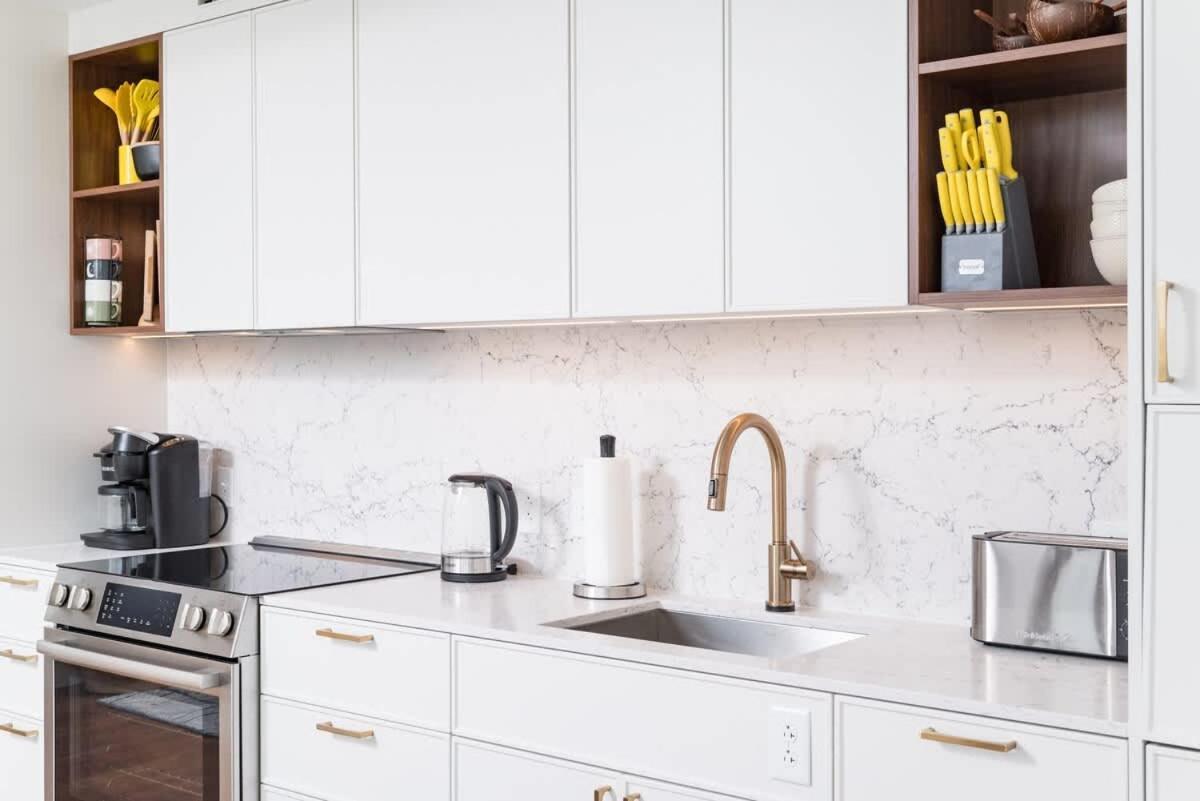 Back-bay Lux 2br With Rooftop And Parking Boston