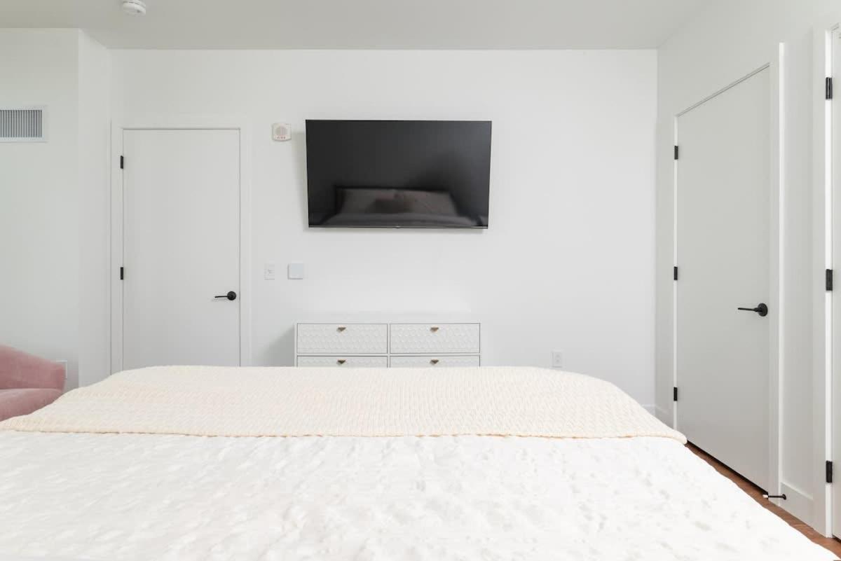 Back-bay Lux 2br With Rooftop And Parking * Boston