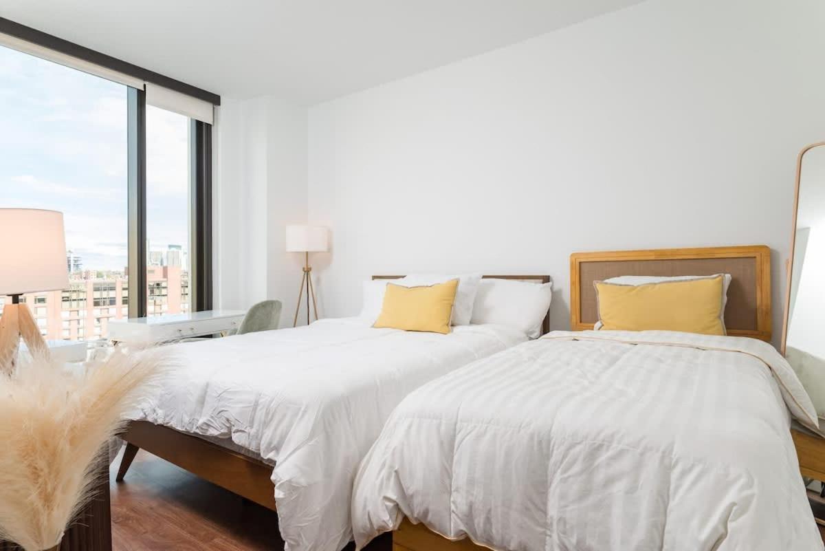 Back-bay Lux 2br With Rooftop And Parking