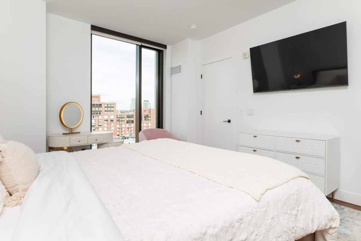 Back-bay Lux 2br With Rooftop And Parking Apartment