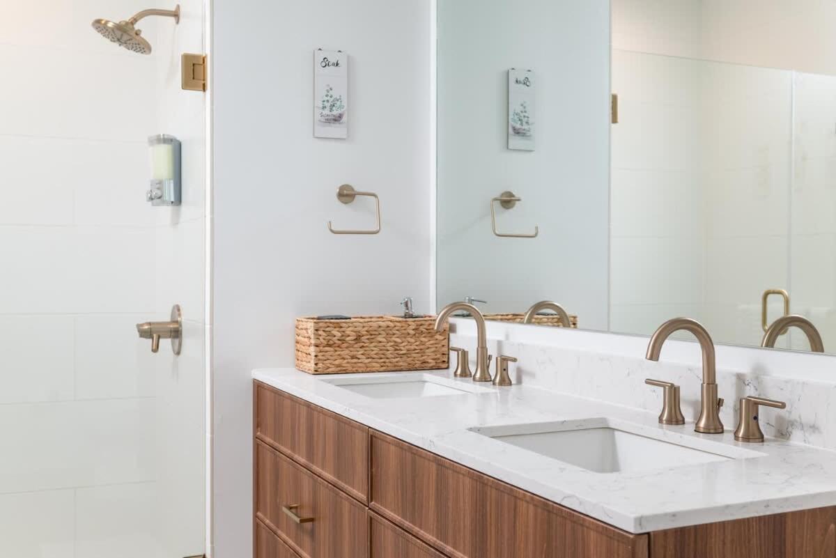 Back-bay Lux 2br With Rooftop And Parking Boston