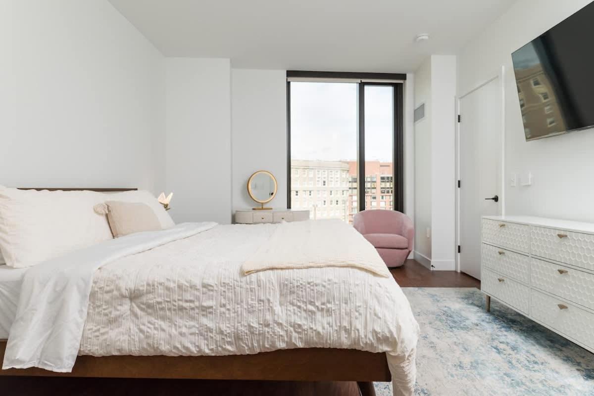 Back-bay Lux 2br With Rooftop And Parking * Boston