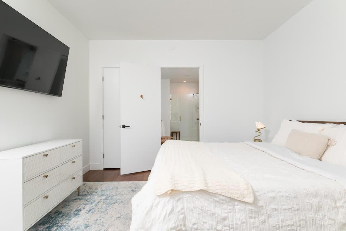 Back-bay Lux 2br With Rooftop And Parking Apartment *