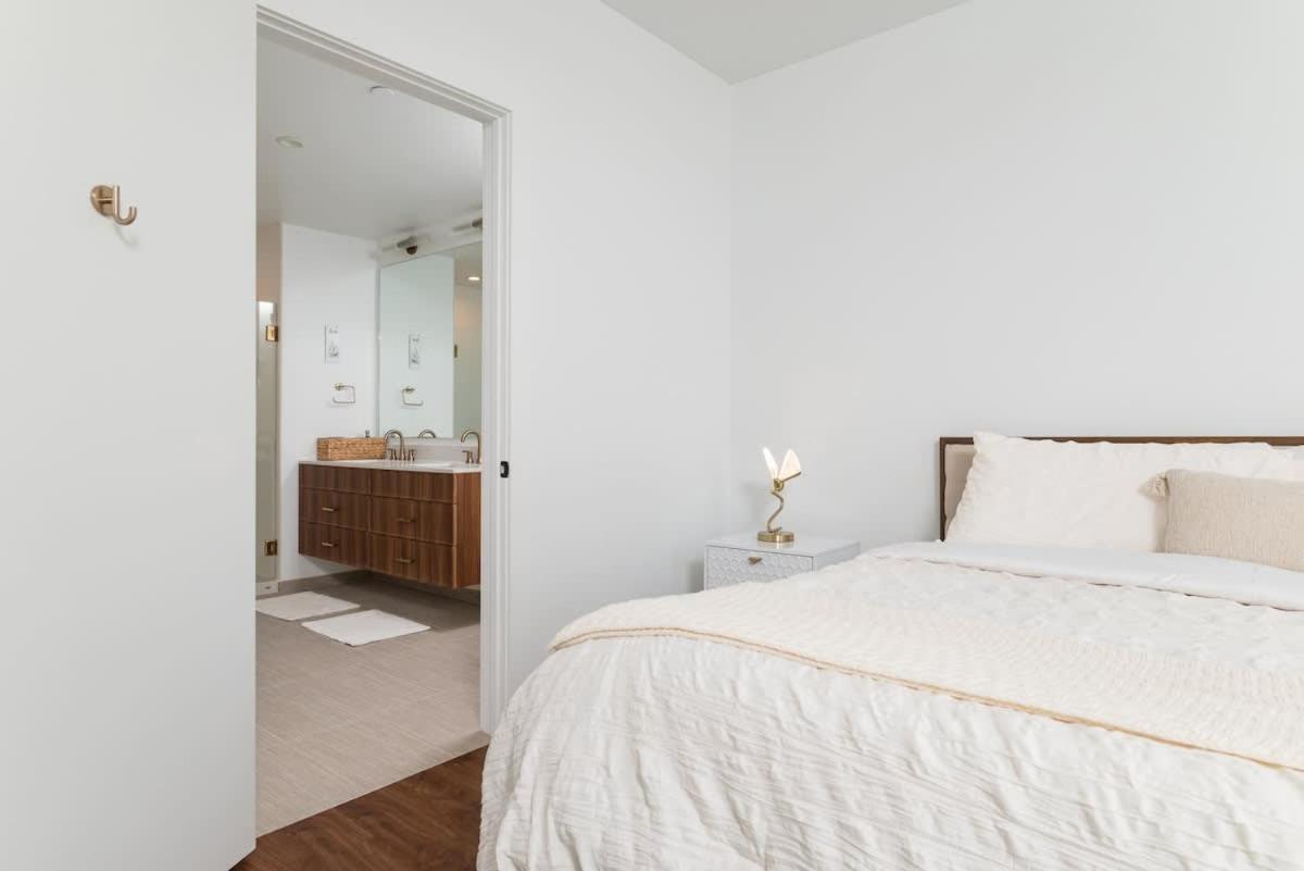 Apartment Back-bay Lux 2br With Rooftop And Parking *