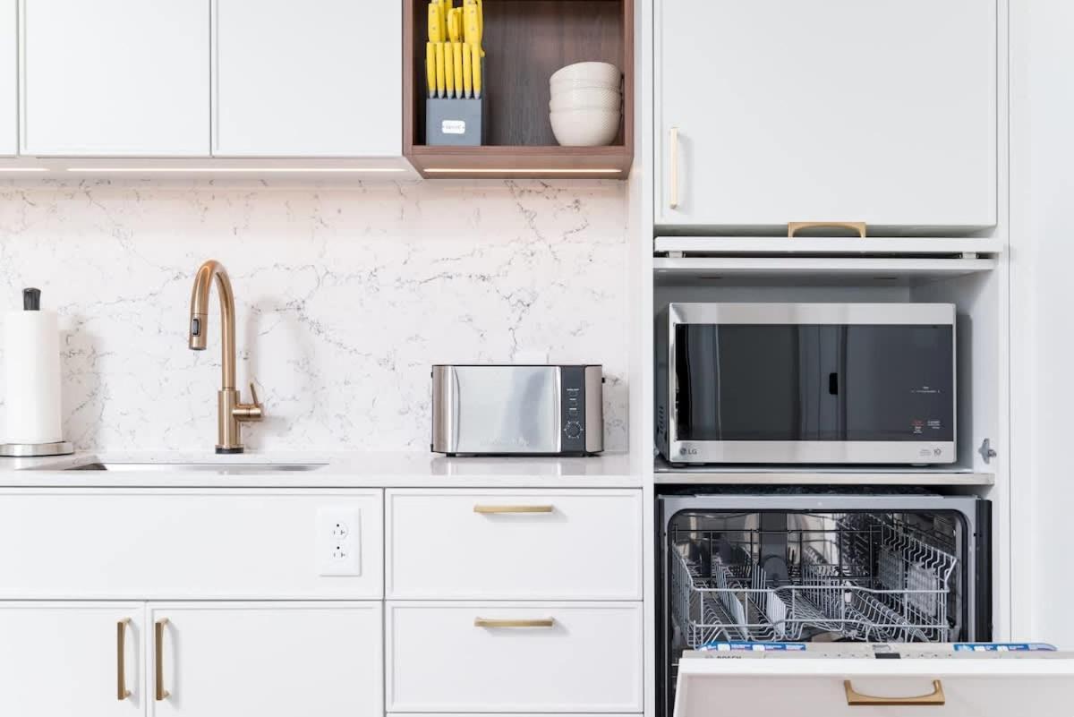 Back-bay Lux 2br With Rooftop And Parking Boston