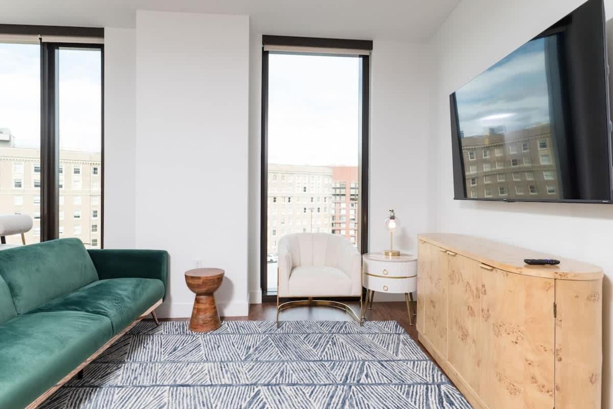Back-bay Lux 2br With Rooftop And Parking Apartment