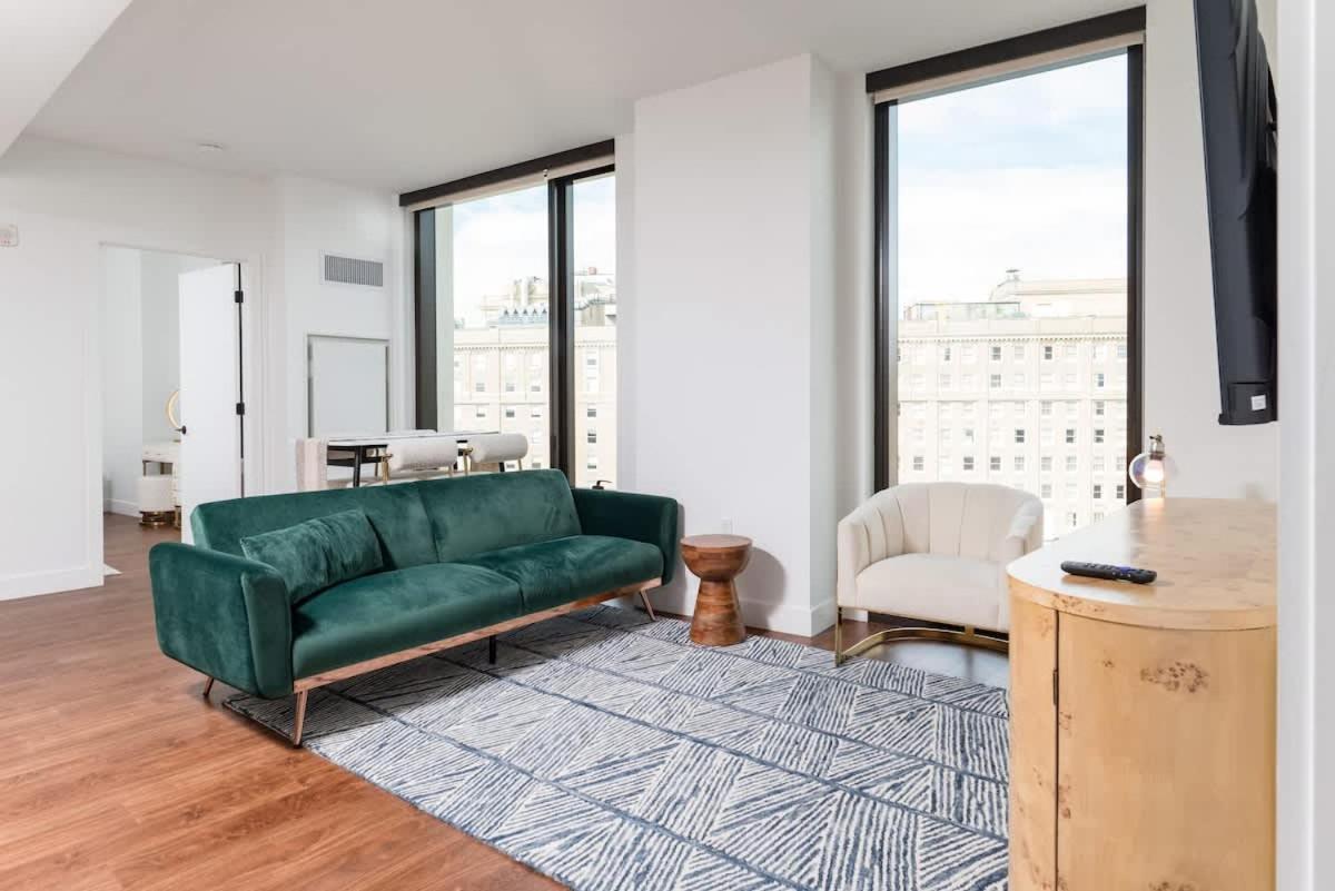 Back-bay Lux 2br With Rooftop And Parking Apartment *