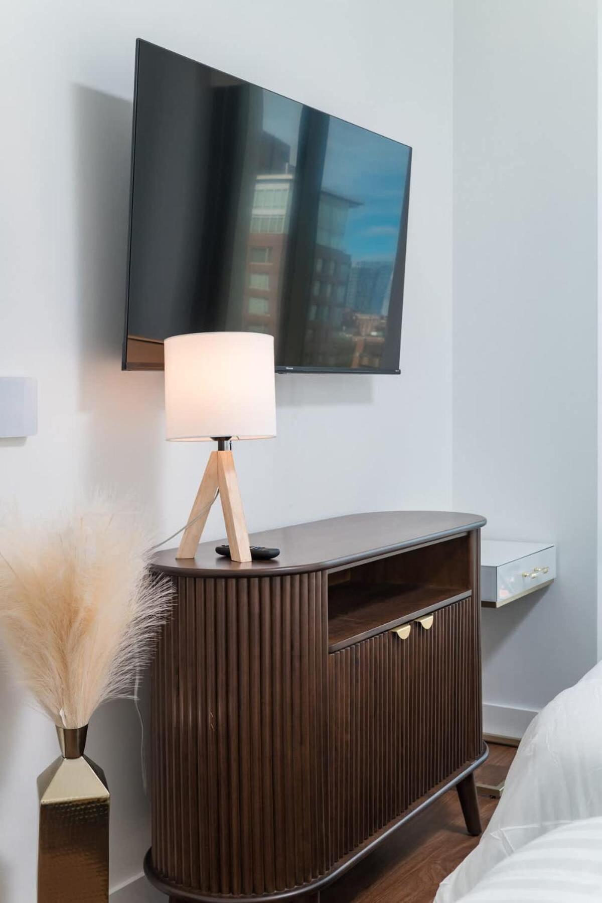 Back-bay Lux 2br With Rooftop And Parking Apartment