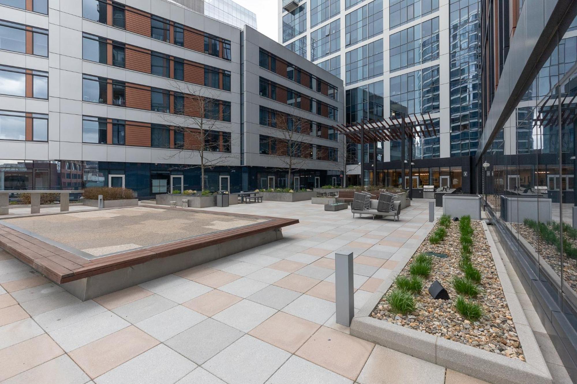 Luxury In Heart Of Seaport Apartment *